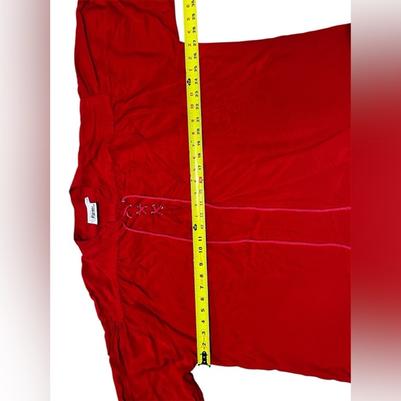 Pirate or renaissance-style shirt red long-sleeved w/ a lace-up front & sleeves - Picture 4 of 8